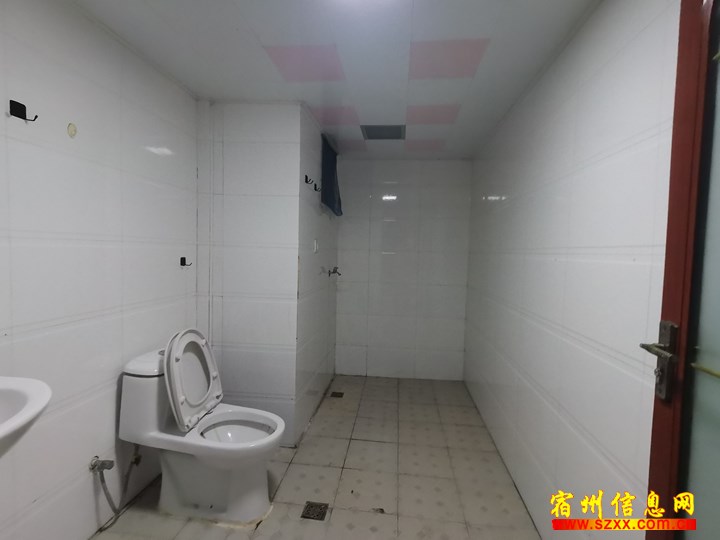 新二中附近国际大酒店旁一楼复试带院子