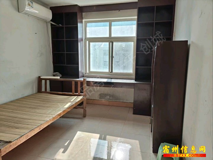 北苑小区 简装 四室两厅 127平 25万