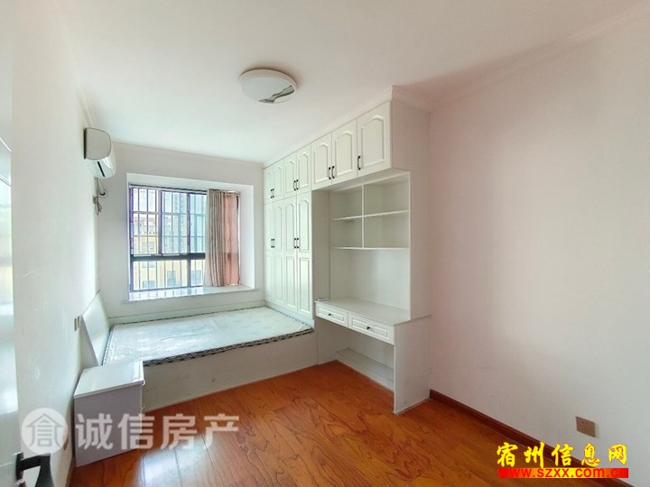 桃李春风旁125平精装修3室1100/月