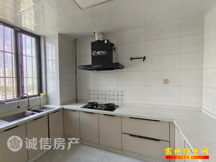 桃李春风旁125平精装修3室1100/月