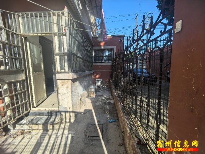 金桂佳苑一楼带院3室2厅32万出售