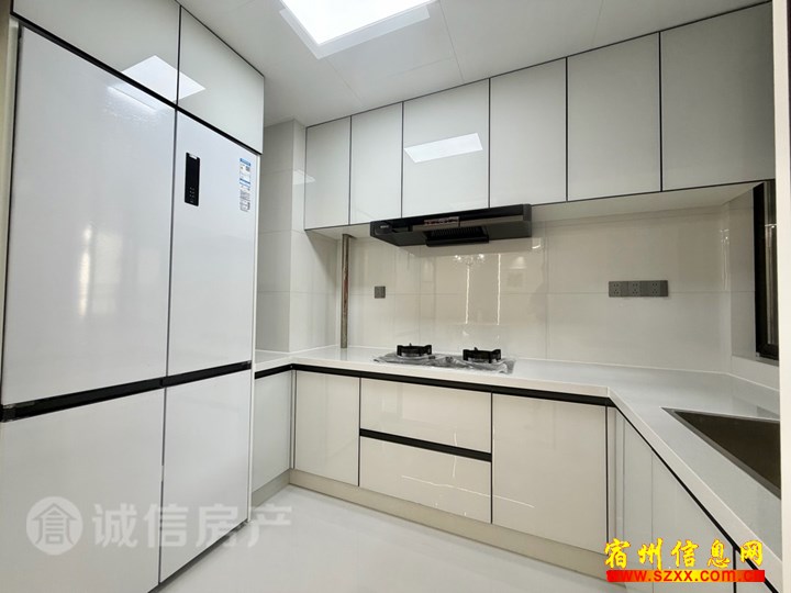 市中心精装修 三室 拎包入住