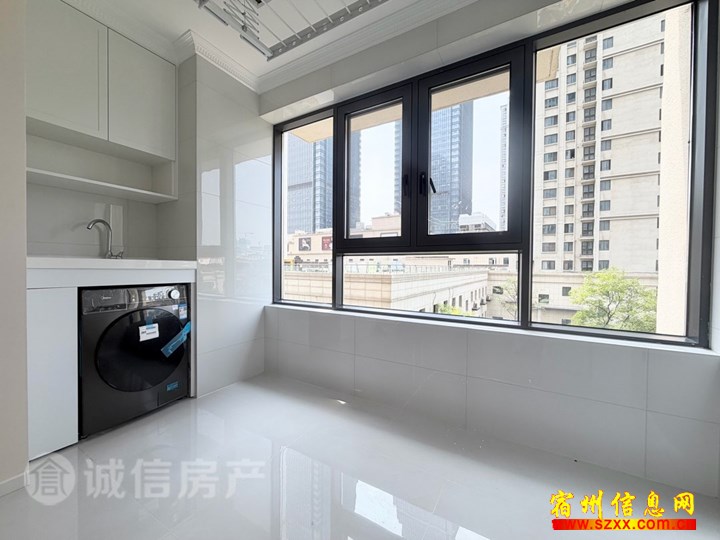 市中心精装修 三室 拎包入住