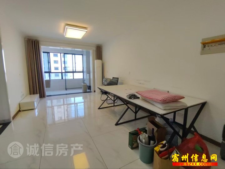CBD万达广场精装3室出租