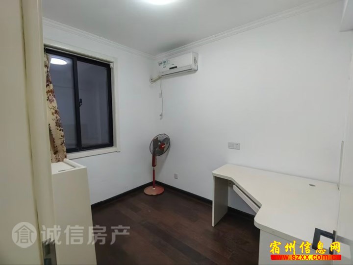 CBD万达广场精装3室出租