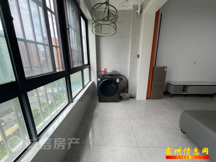 和园小区两室两厅精装修1300月租