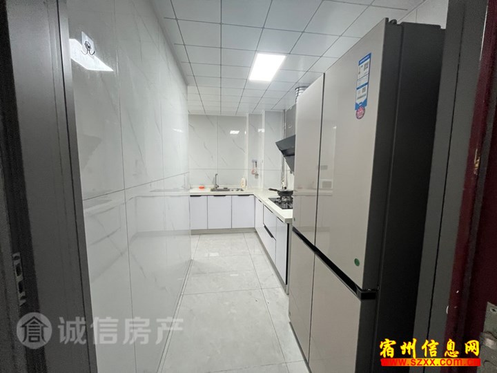 和园小区两室两厅精装修1300月租