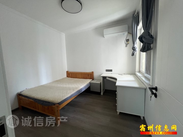 和园小区两室两厅精装修1300月租