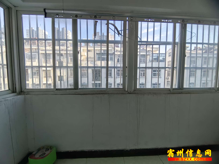 急租三室北苑小区580元五楼三室配置齐全拎包入住