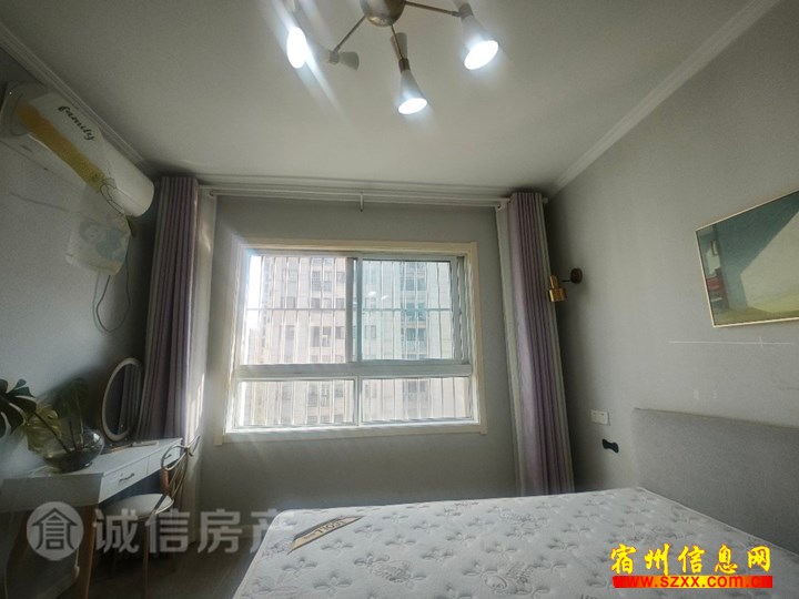 出租 新二中旁对面 三室精装 1500一个月