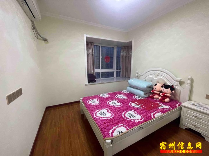中辰一品精装三室两厅1200月拎包就住