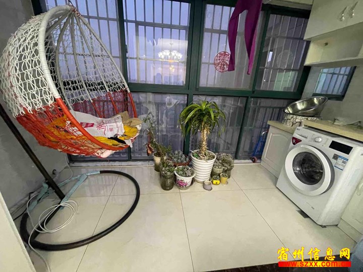 中辰一品精装三室两厅1200月拎包就住