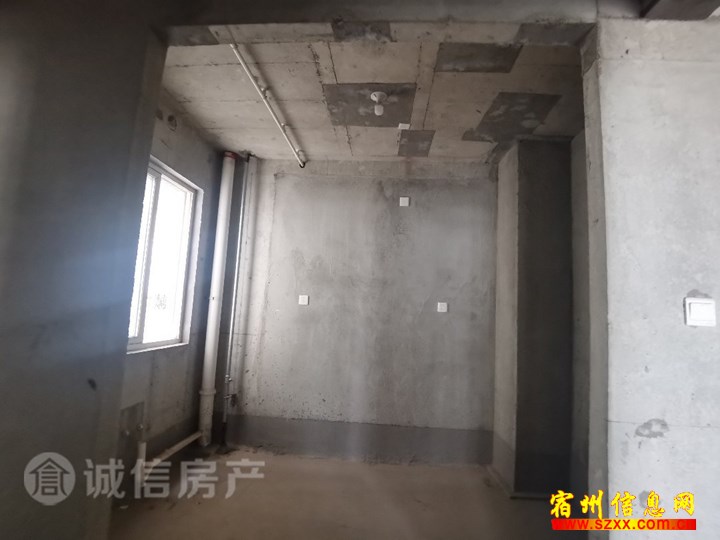 吾悦广场旁边两室和客厅朝南的户型