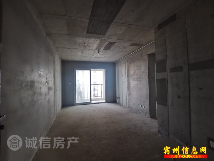 吾悦广场旁边两室和客厅朝南的户型