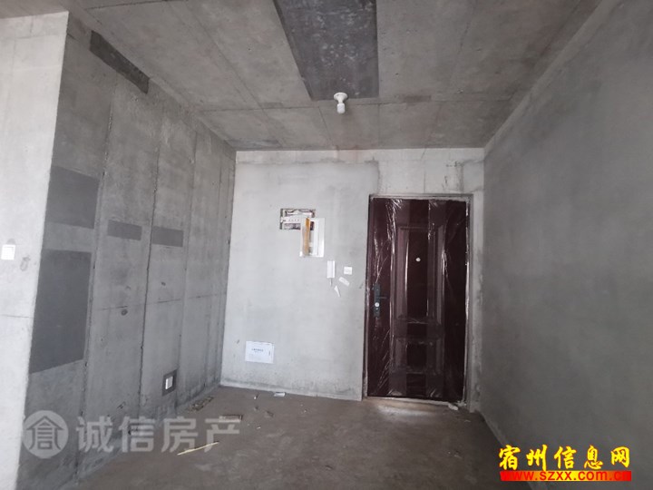吾悦广场旁边两室和客厅朝南的户型