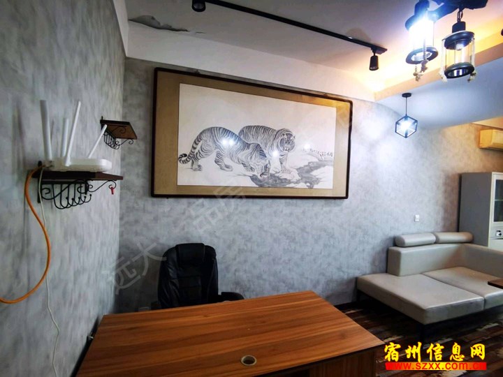 华夏世贸一室家具家电齐全,700拎包入住
