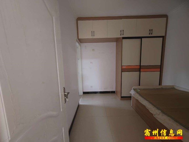 拂晓新城三室两厅900月包物业拎包就住