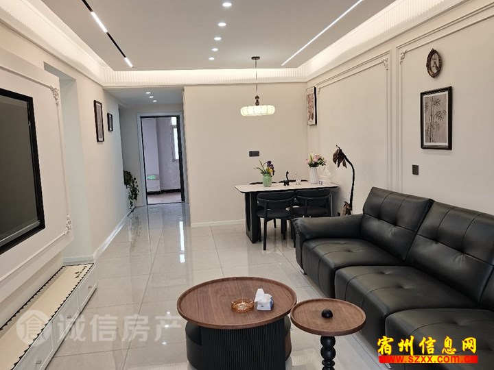 万达CBD旁豪华装修4室1600/月