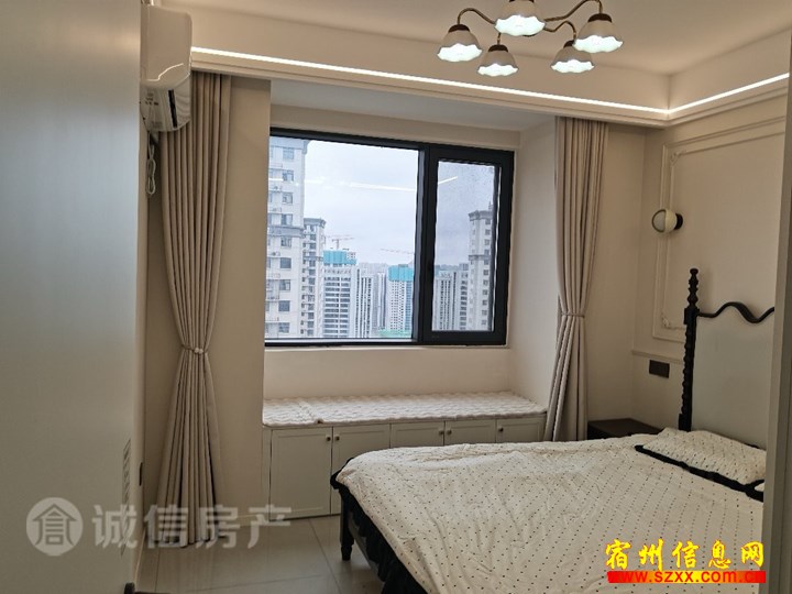 万达CBD旁豪华装修4室1600/月