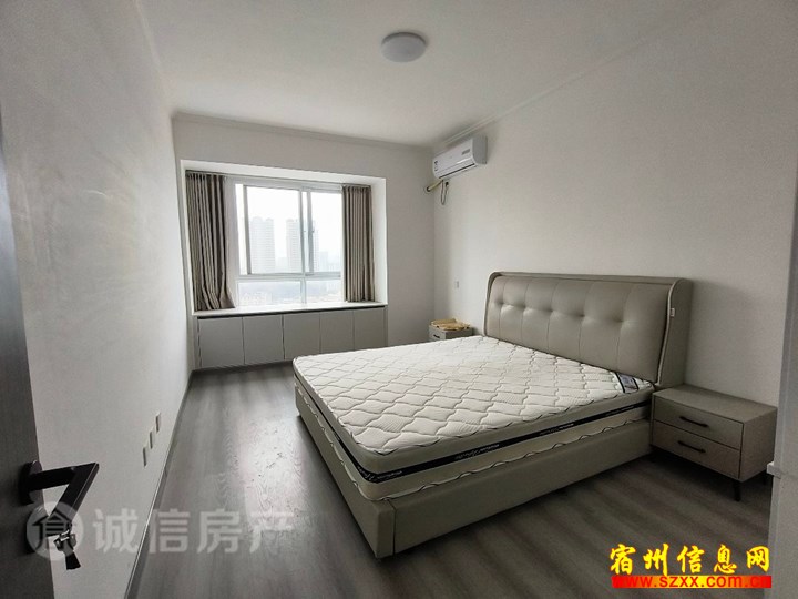 老一中旁精装修3室1300/月
