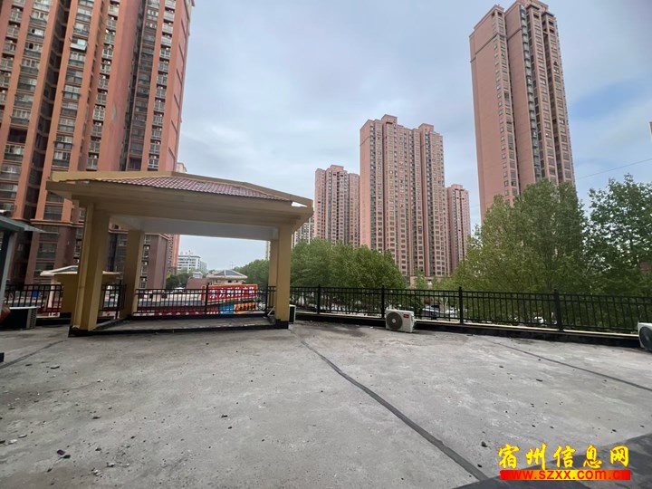 急售!龙登B区115平带南北大露台约300平,69万,3楼东