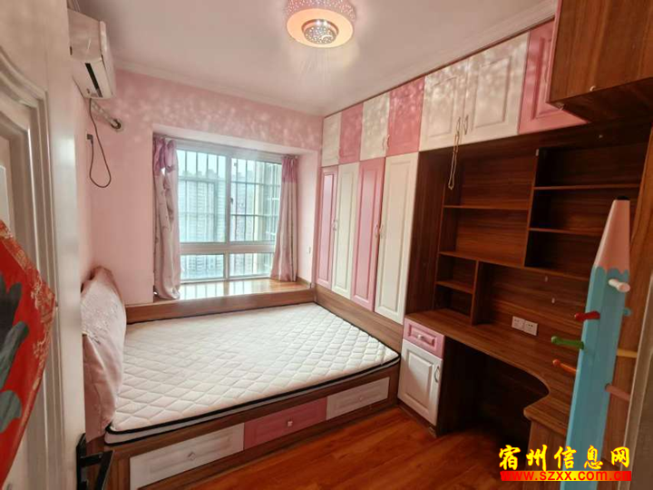 中辰一品三室两厅家具齐全精装1100