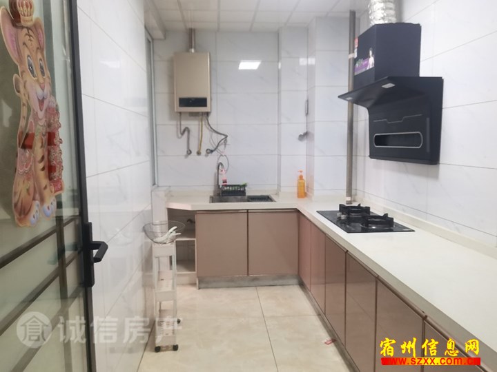 新一中旁银通苑,精装温馨三室,可拎包入住,急售