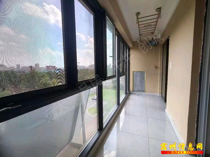 蓝光雍锦府精装三室1000月拎包入住
