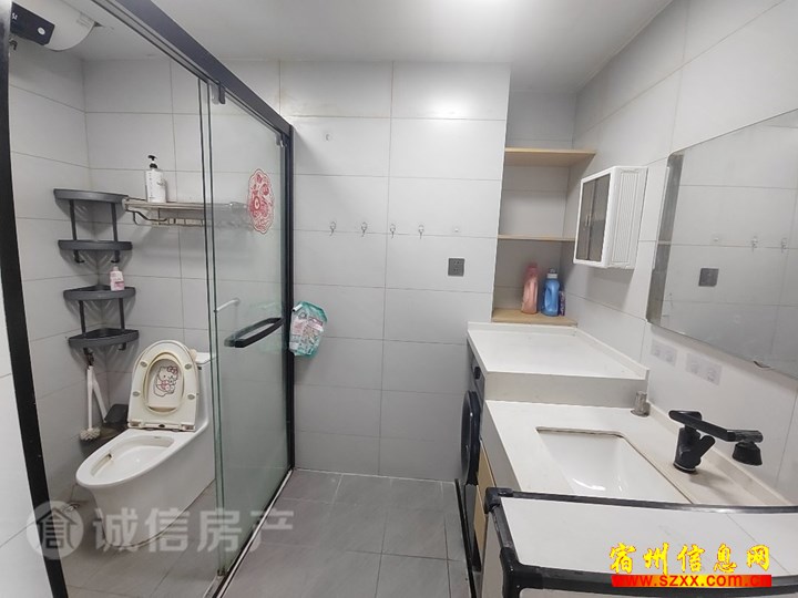 CBD万达58平方复试东西齐全拎包入住1000/月