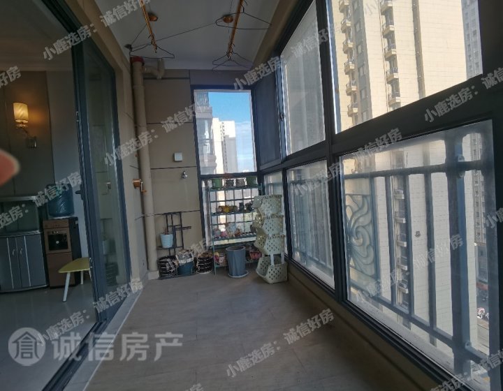 恒大名都精装修3室2卫1400/月