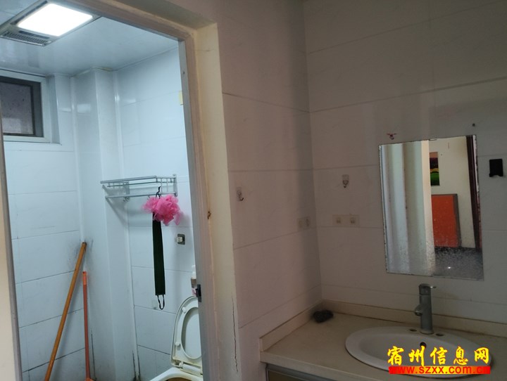 翠竹苑小区1楼出租