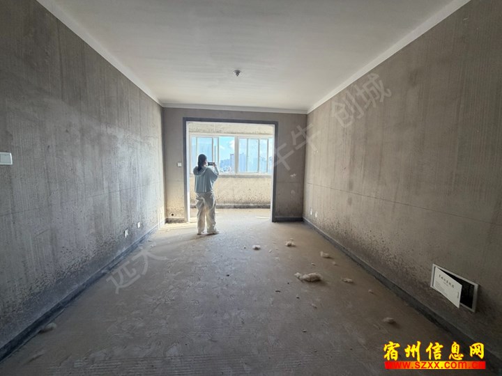恒丰城东新城 毛坯 103平 三室两厅