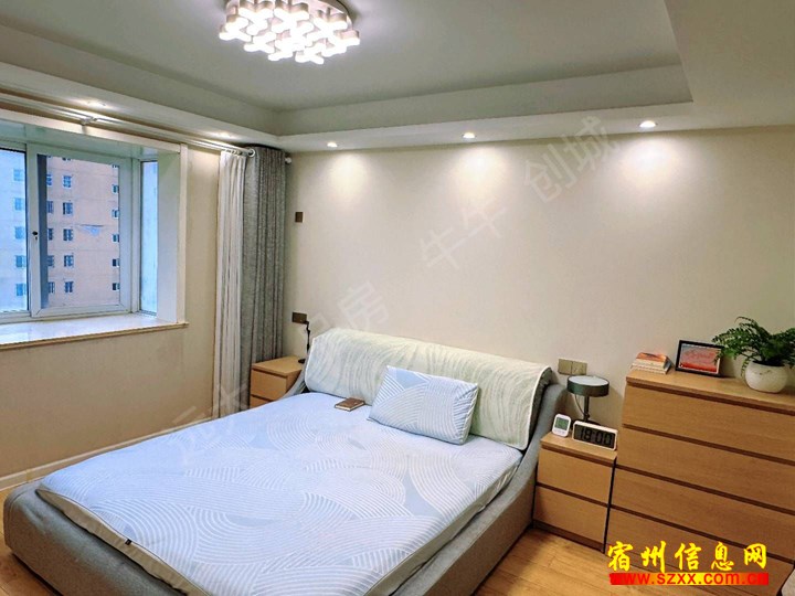 拂晓壹号小区 精装 三室两厅 107平