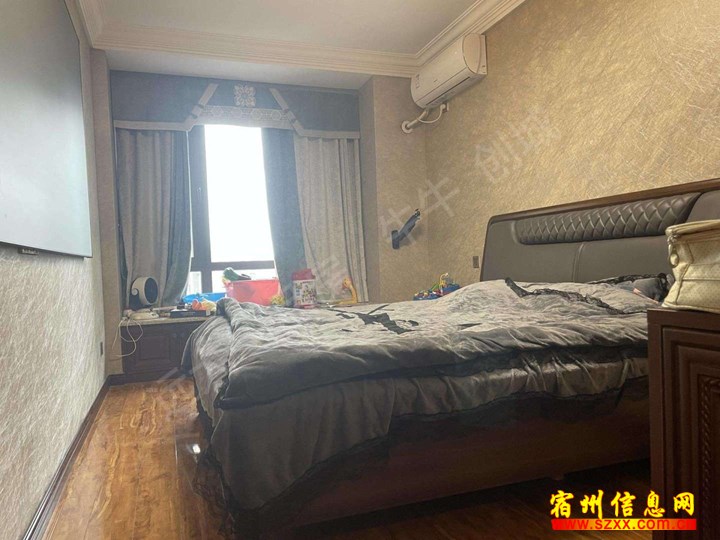 政务区万达华城精装修4室2厅2卫拎包入住价好谈