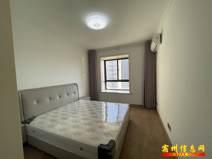 政务区金皖开发汇金广场精装三室拎包入住1500元/月出租!