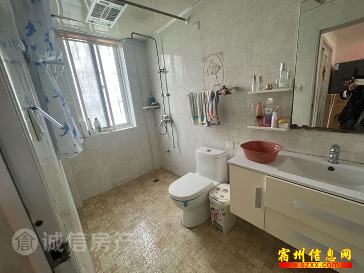 环宇银河绿苑北区,精装修两室两厅。家具家电齐全