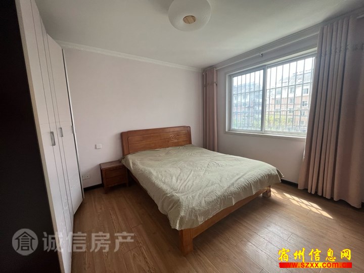 环宇银河绿苑北区,精装修两室两厅。家具家电齐全