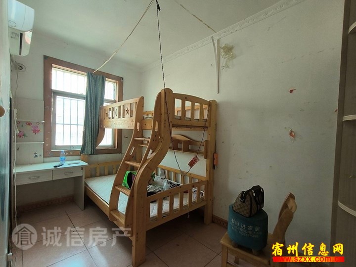 市中心国购旁三室500出租
