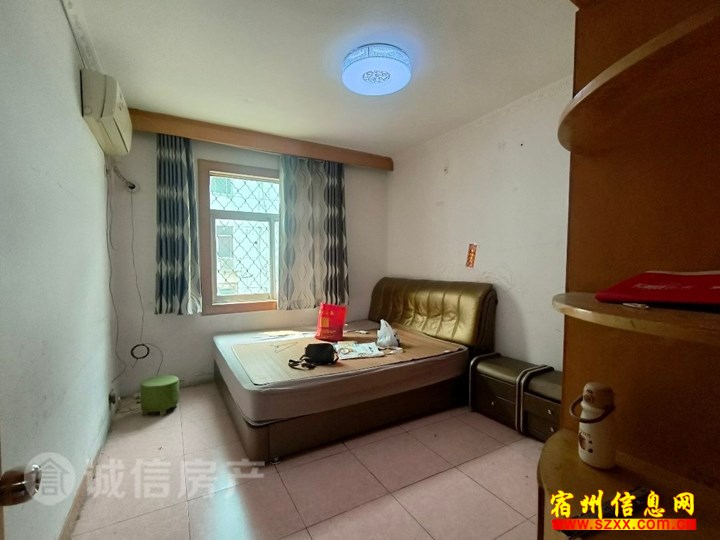 市中心国购旁三室500出租