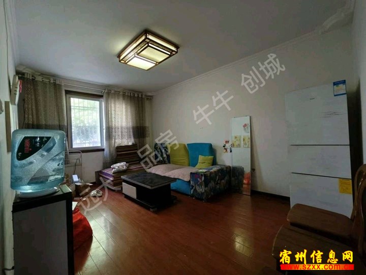 县医院后面步梯一楼2室简单装修报价28万能谈
