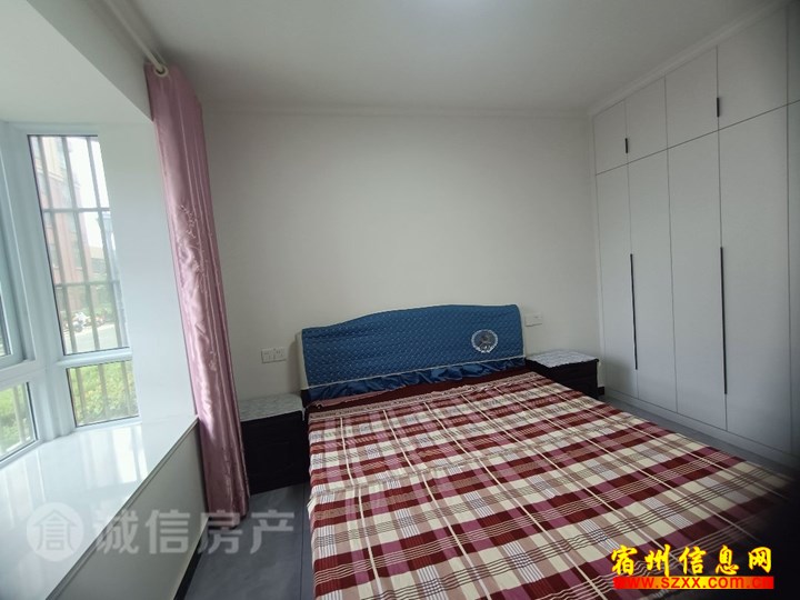 西苑新村三室两厅精装修1400