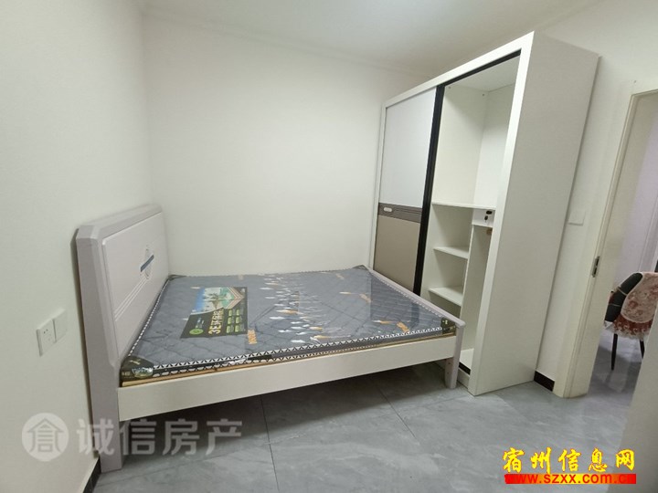 西苑新村三室两厅精装修1400
