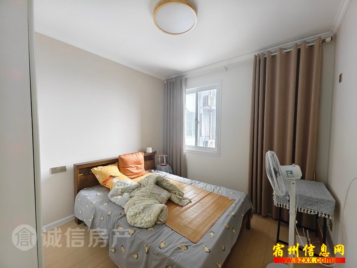 两淮新城精装1100/月,拎包入住!